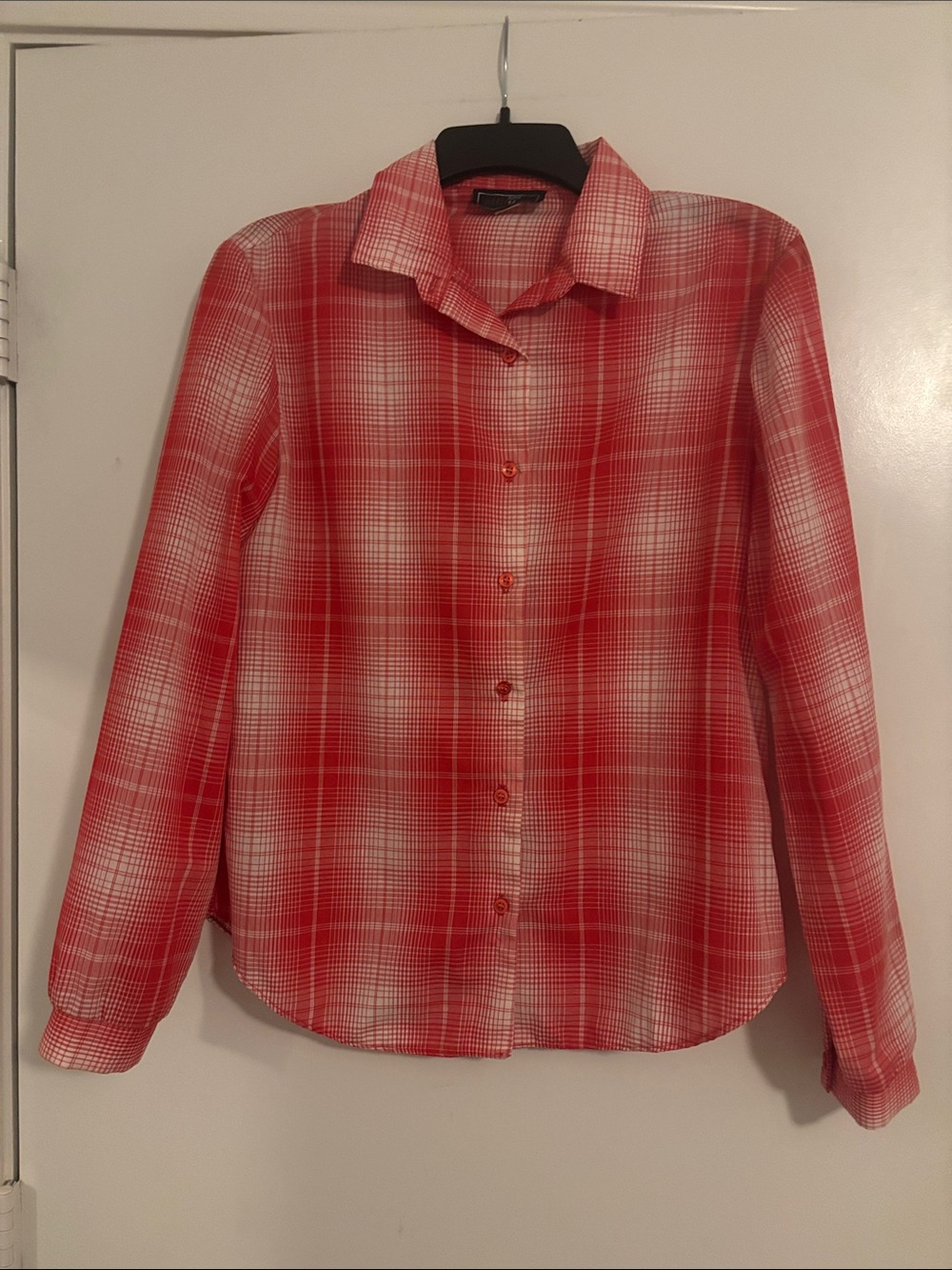 Womenโs Vintage New Attitude Red & White Plaid Button-Down Shirt
